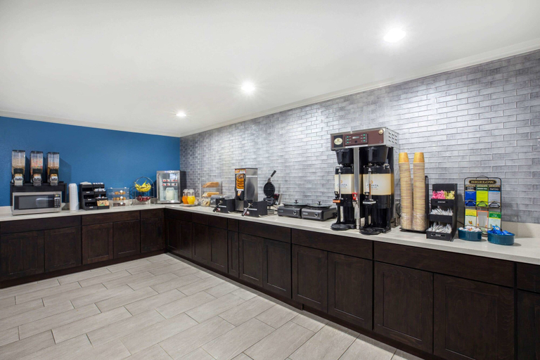 Food & Drinks 5, La Quinta Inn by Wyndham Everett, Snohomish