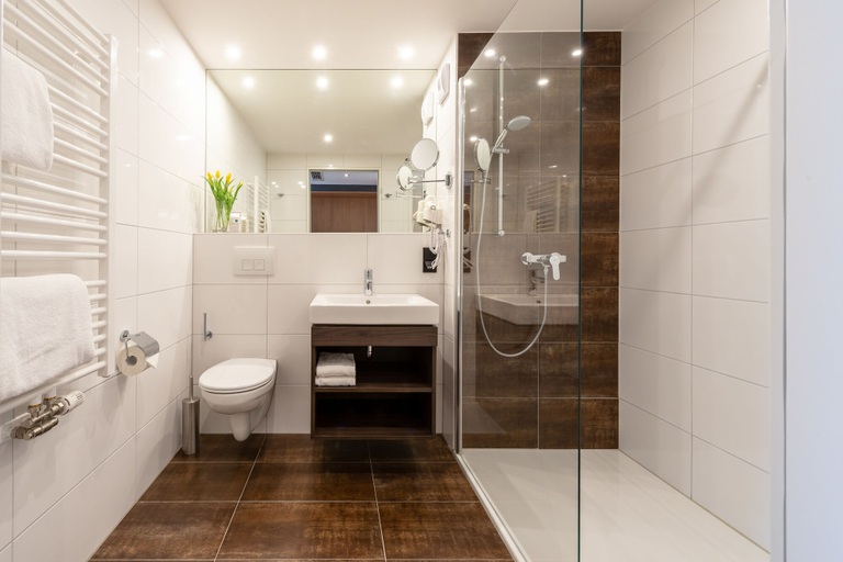 Bathroom 5, Augsburg Hotel Sonnenhof, Augsburg