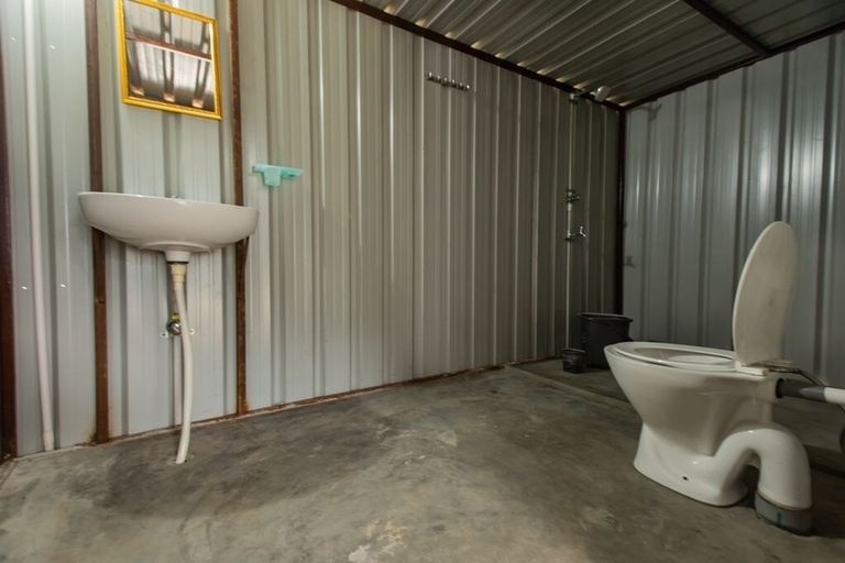 Bathroom, Bagheera River Retreat, Tehri Garhwal