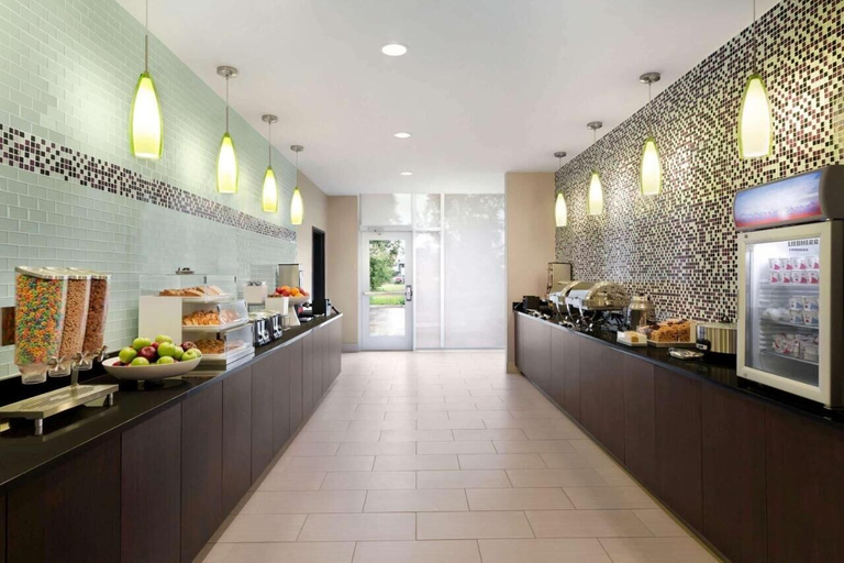 Food & Drinks 5, La Quinta Inn & Suites by Wyndham Burlington, Skagit