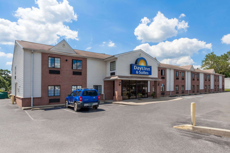 Exterior & Views 2, Days Inn & Suites by Wyndham Cambridge, Dorchester
