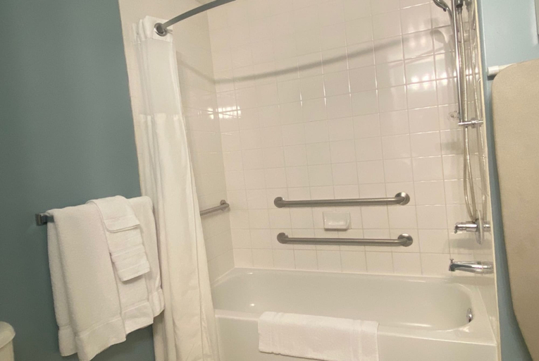 Bathroom 4, Super 8 by Wyndham Edmonton South, Division No. 11