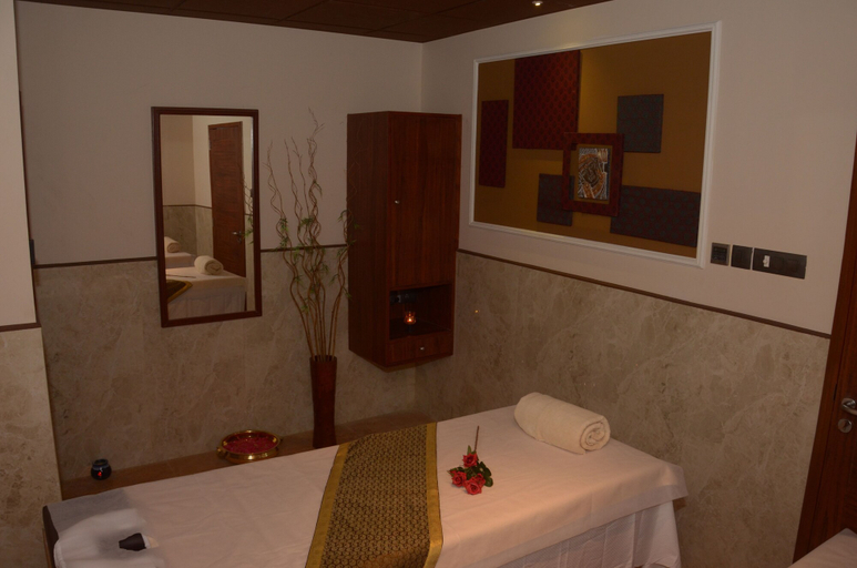 Bathroom 5, Ramada Plaza by Wyndham Chennai, Chennai