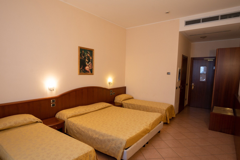Bedroom 3, Garda Family House, Verona