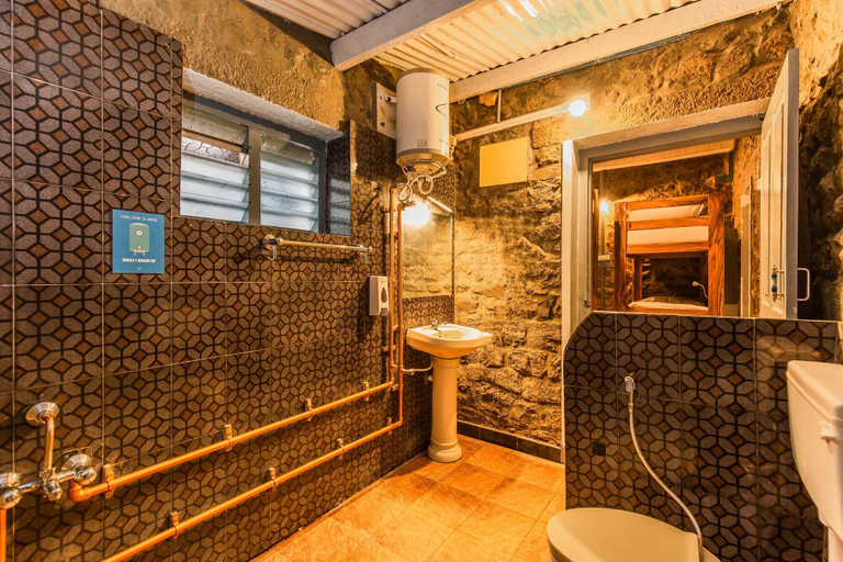 Bathroom 5, Zostel Kodaikanal - Hostel, Dindigul