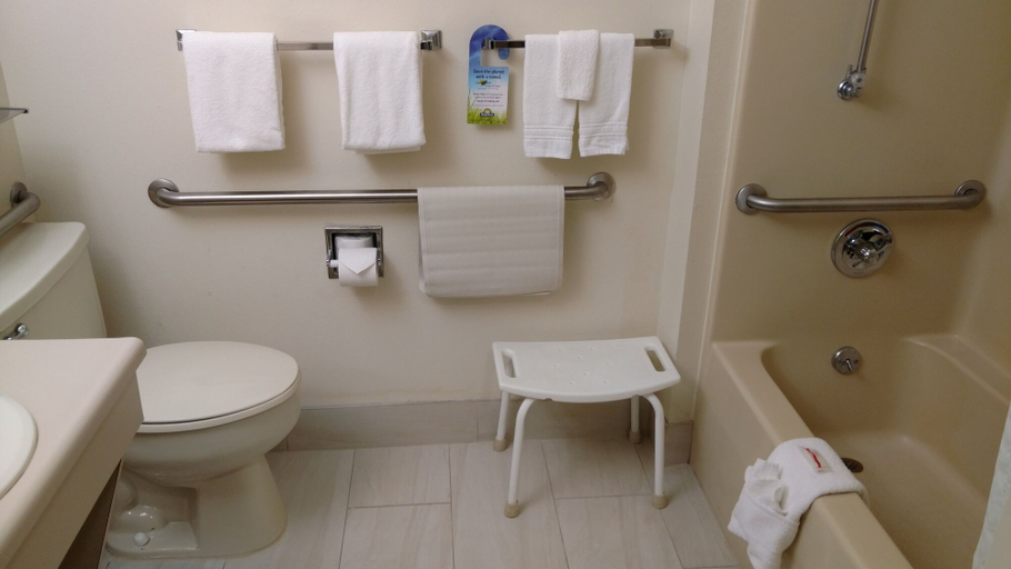 Bathroom 4, Days Inn by Wyndham Ashland, Boyd