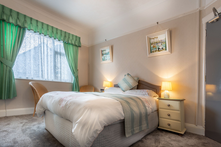 Bedroom 2, The Rosscourt - Adults only, Bournemouth