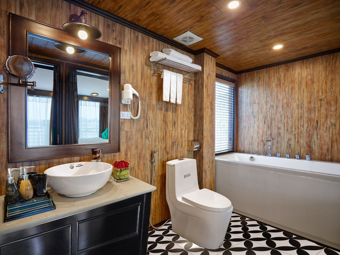 Bathroom 4, Alisa Luxury Cruise, Hạ Long