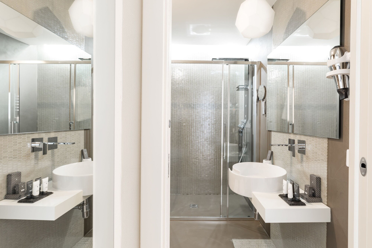Bathroom 3, A World Aparts - Barberini Boutique Hotel, Roma