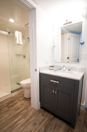 Bathroom 5, Bayside Inn Key Largo, Monroe