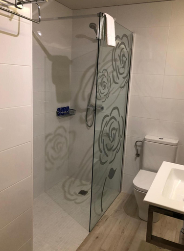 Bathroom 5, Hotel Rosabel, Alicante