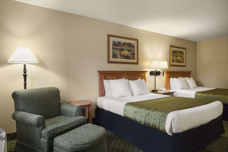 Bedroom 3, Days Inn & Suites by Wyndham Stuttgart, Arkansas