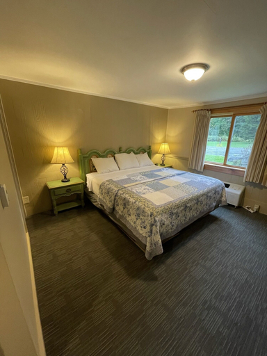Bedroom 4, Northern Lights Lodge, Lamoille