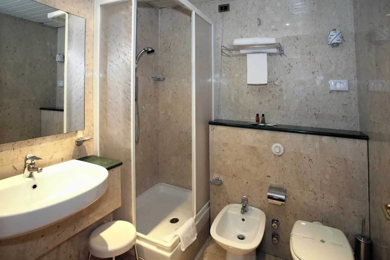 Bathroom 4, Hotel de Paris, Terni