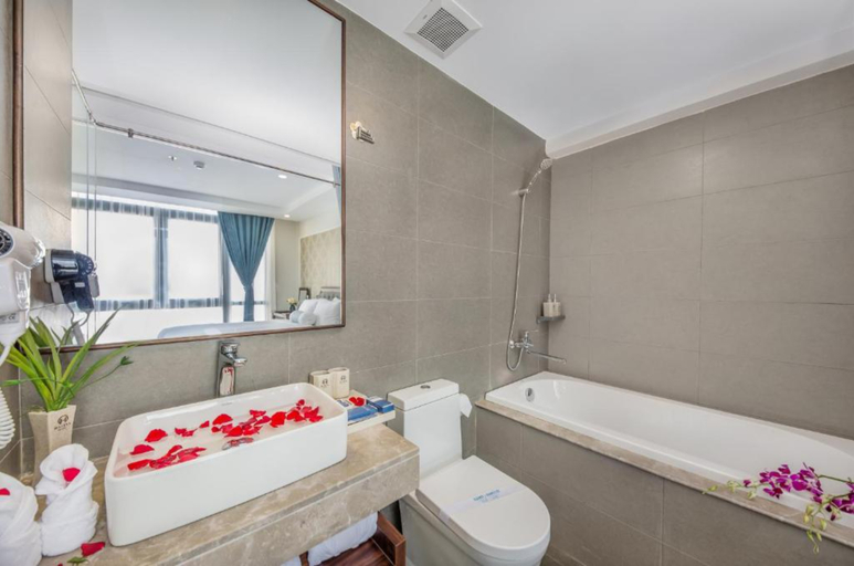 Bathroom 5, Halina Hotel & Apartment, Da Nang
