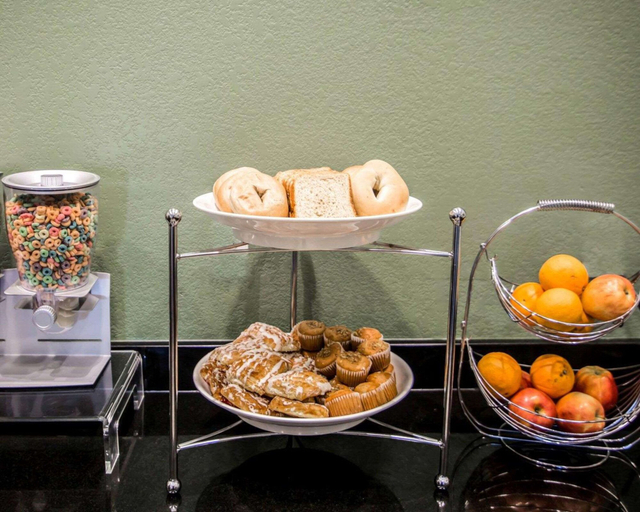 Food & Drinks 5, Sleep Inn & Suites & Conference Center, Finney