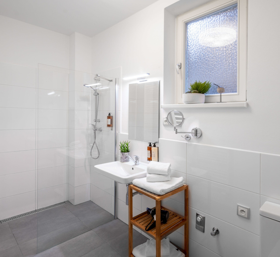 Bathroom 5, City Leaf Apartments, Praha 1