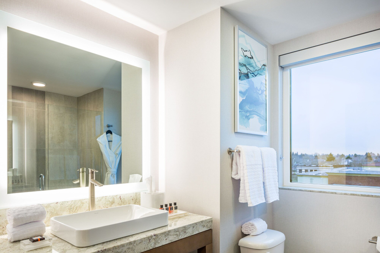 Bathroom 4, Best Western Premier Hotel at Fisher's Landing, Clark