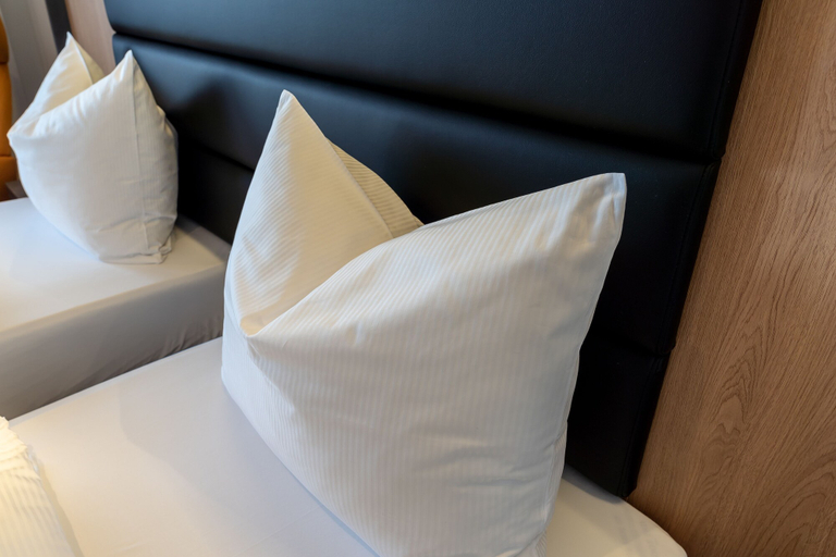 Bedroom 2, Augsburg Hotel Sonnenhof, Augsburg