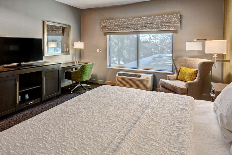 Bedroom 3, Hampton Inn & Suites San Jose Airport, Santa Clara