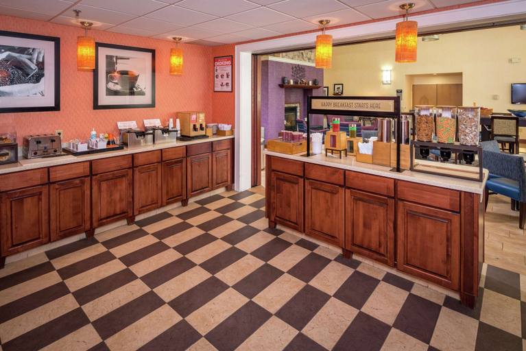 Food & Drinks 5, Hampton Inn & Suites Binghamton/Vestal, Broome