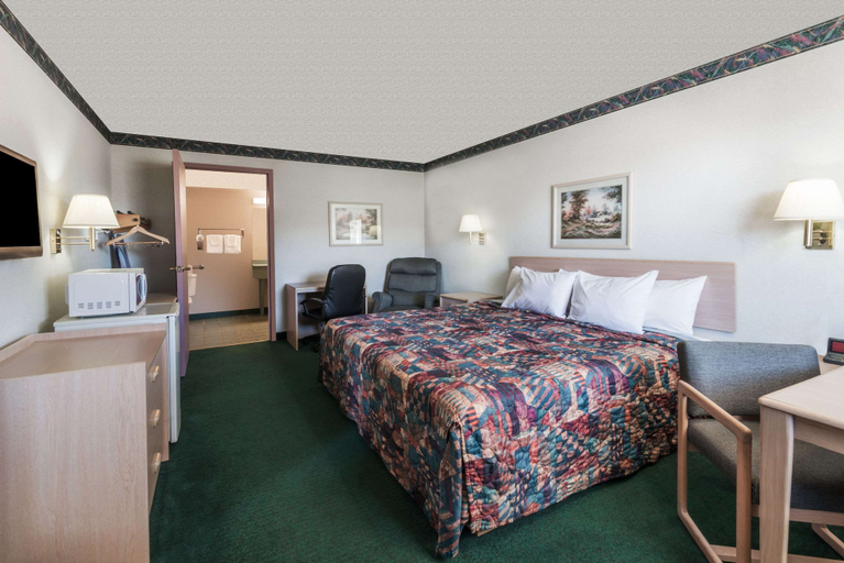 Bedroom 4, Knights Inn Ottawa, Franklin