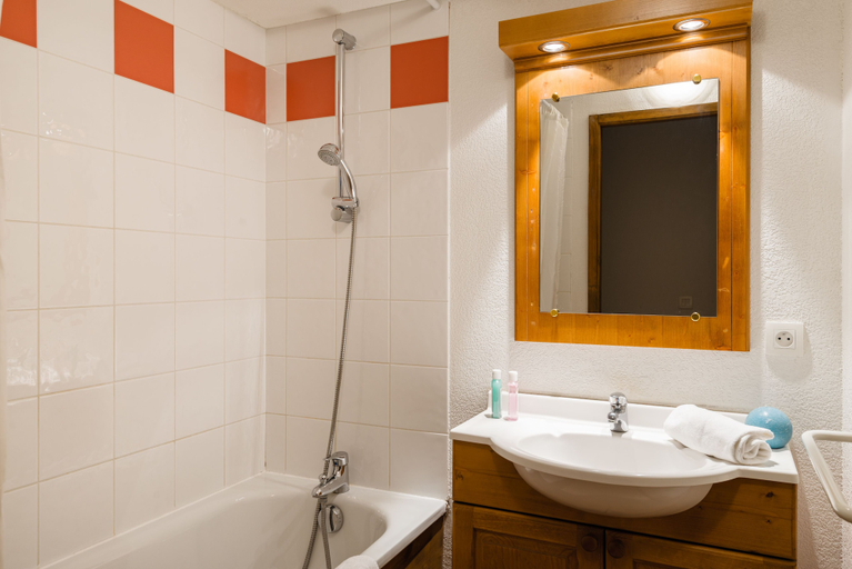 Bathroom, Résidence Lagrange Vacances Les Fermes de Samoëns, Haute-Savoie