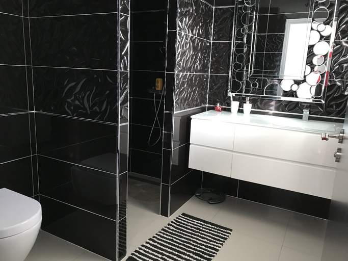 Bathroom 5, Domaine Georges V, Haute-Vienne