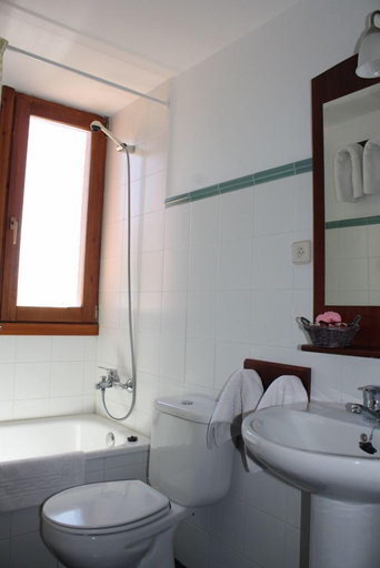 Bathroom, Hoyo de Los Lobos, Ávila