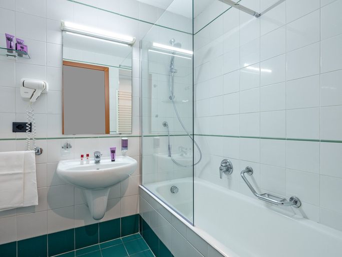 Bathroom 5, Hotel Antares, Messina