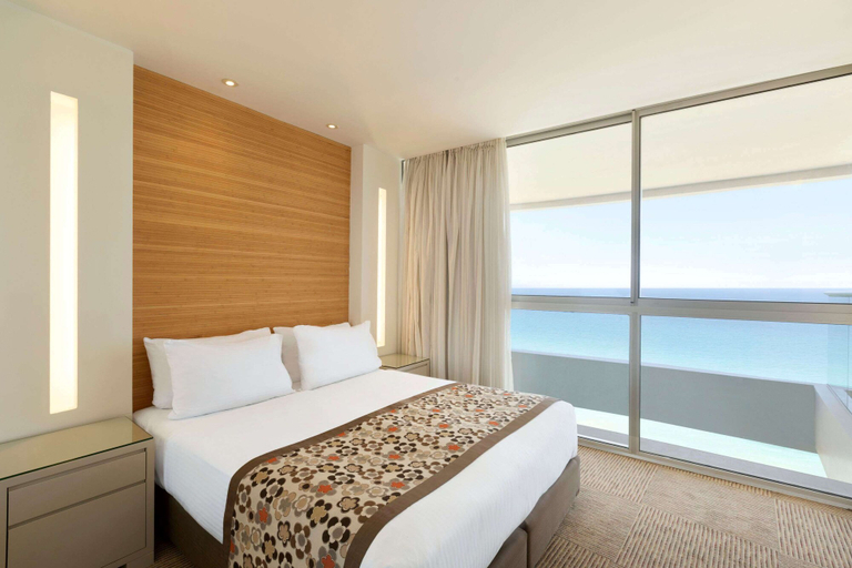 Bedroom 4, David's Harp Hotel and Suits