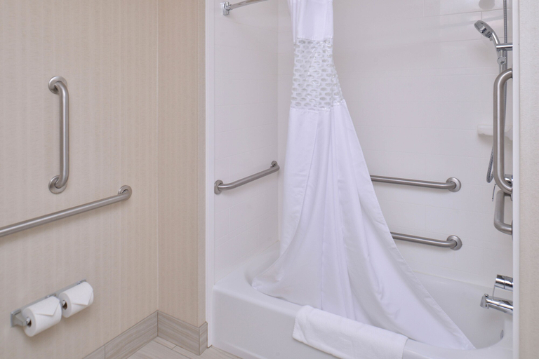 Bathroom 4, Hampton Inn & Suites Bend, Deschutes