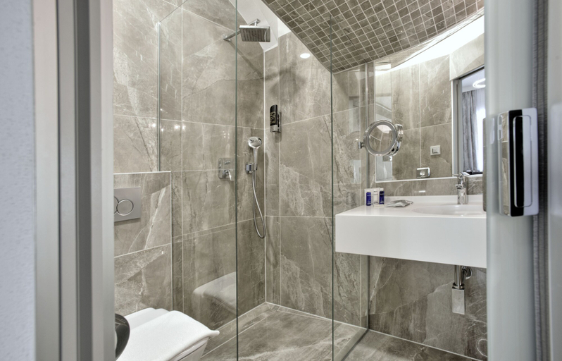 Bathroom 4, Hotel Grand, Český Krumlov