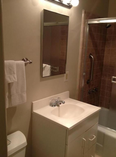 Bathroom 3, La Jolla Riviera Inn, San Diego