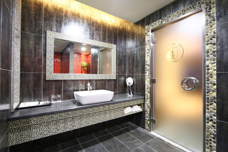 Bathroom 3, Ting-Shuai Motel, New Taipei City