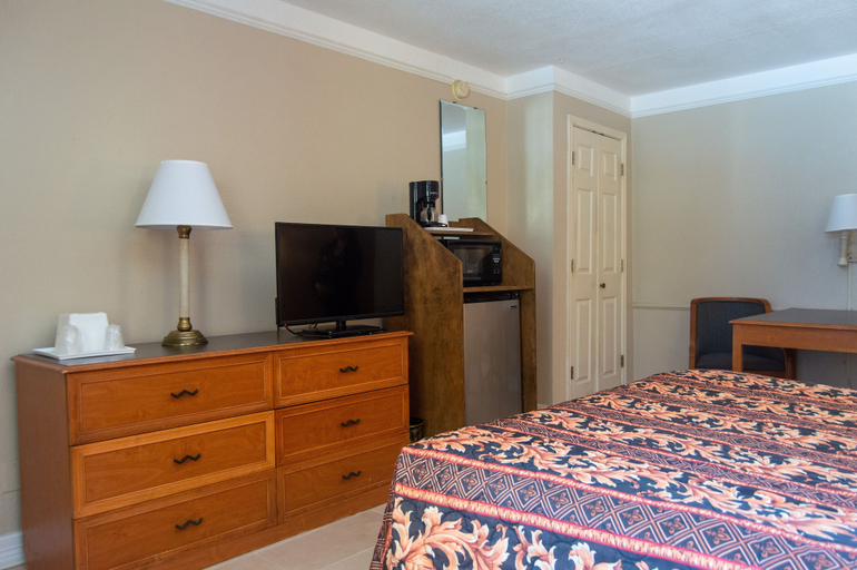 Bedroom 4, America's Inn - Houston, Houston