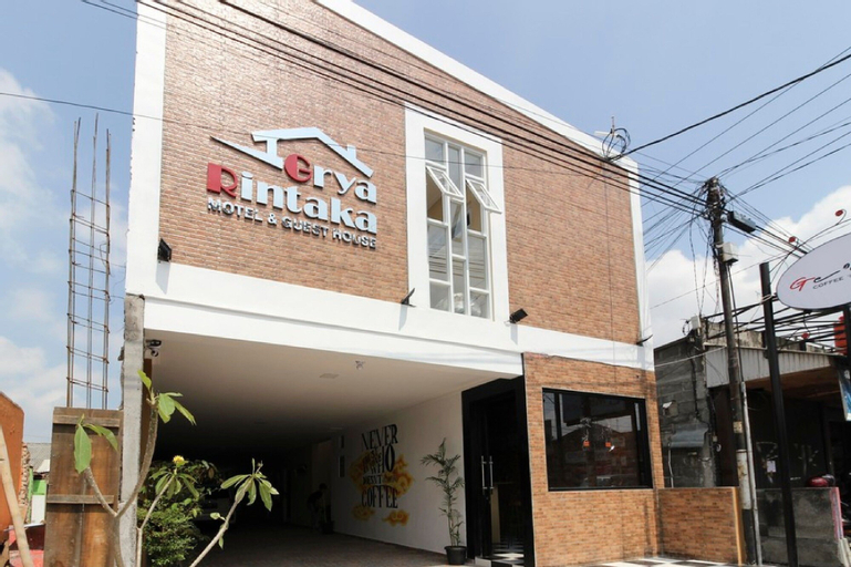 Exterior & Views, RedDoorz Plus near Jogja Kembali Monument, Sleman