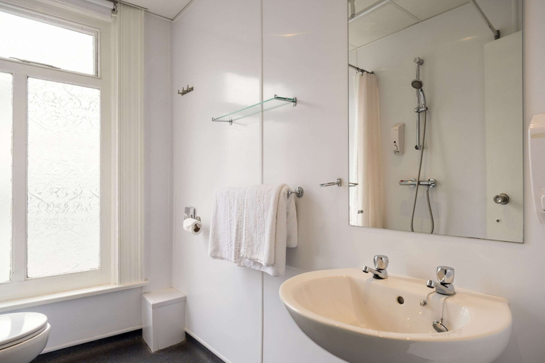 Bathroom 4, Comfort Inn Birmingham, Birmingham
