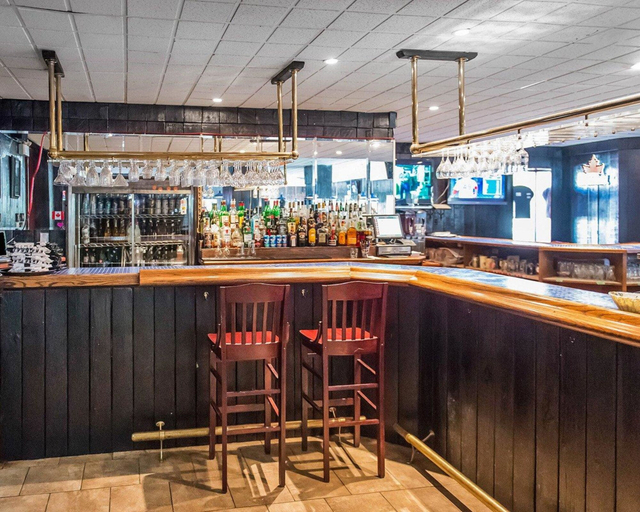 Food & Drinks 5, Econo Lodge, Lanark