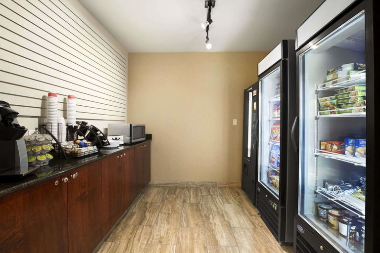 Food & Drinks 5, Ramada By Wyndham Edson, Division No. 14