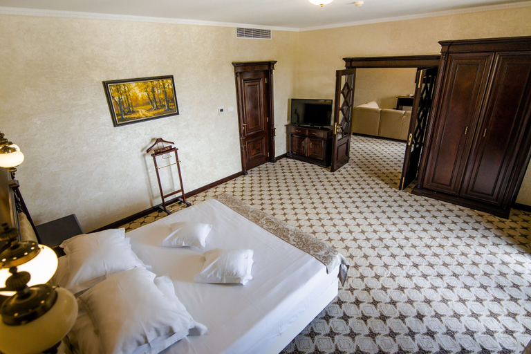 Bedroom 1, Hotel Golden House, Craiova