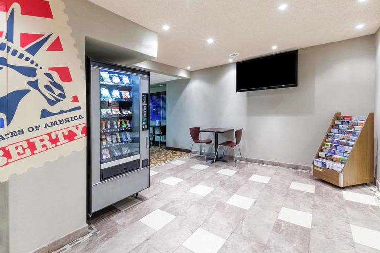 Food & Drinks 5, Super 8 by Wyndham Schenectady/Albany Area, Schenectady