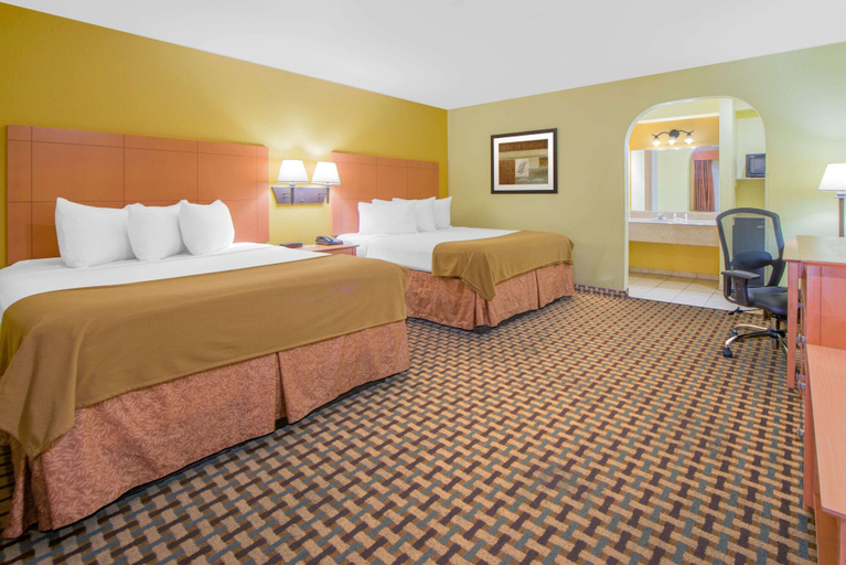 Bedroom 2, Days Inn by Wyndham Lubbock South, Lubbock