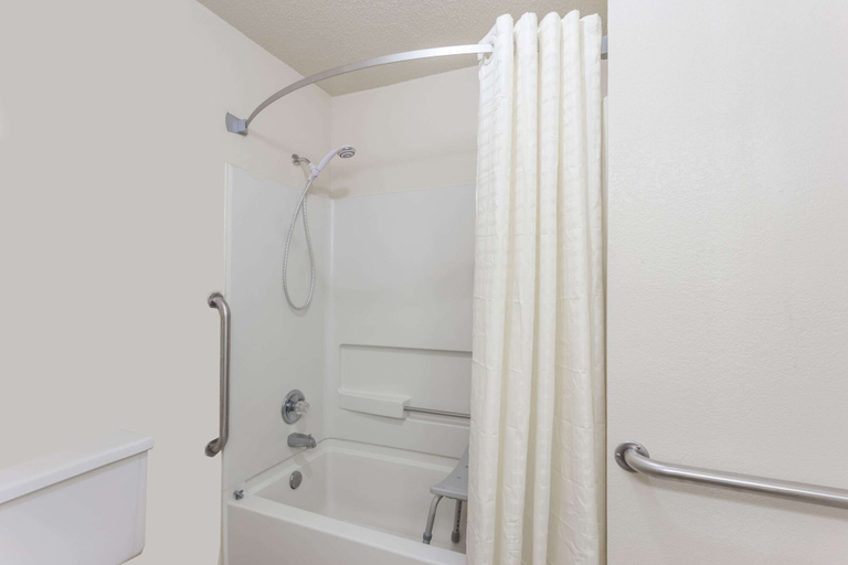 Bathroom 4, Super 8 by Wyndham Morris, Grundy