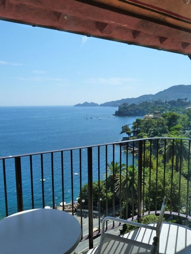 Exterior & Views 24