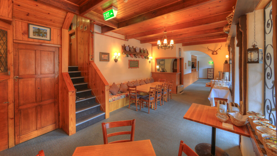 Food & Drinks 4, Candlelight Lodge, Snowy River