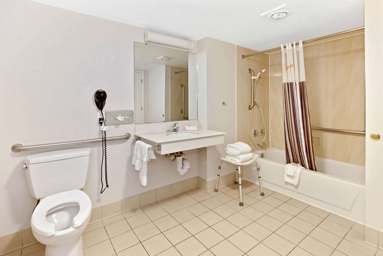 Bathroom 4, La Quinta Inn by Wyndham Santa Fe, Santa Fe