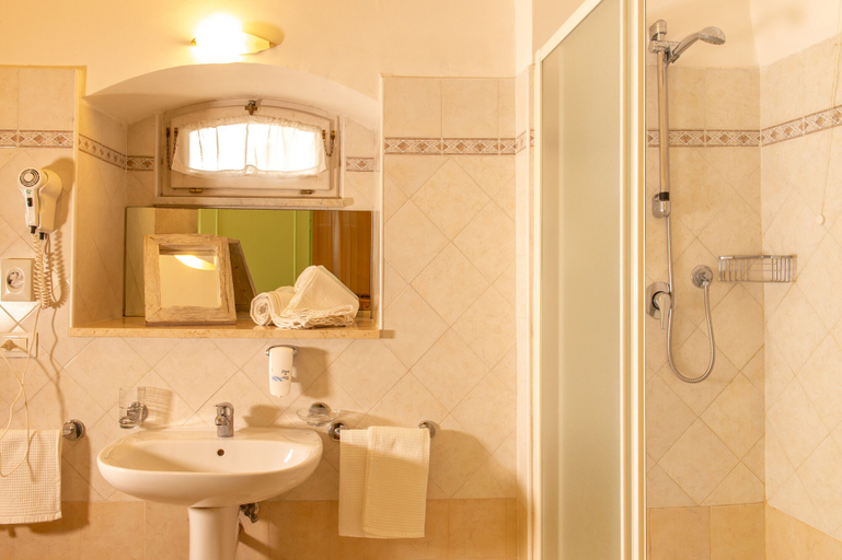 Bathroom 4, hotel minerva assisi, Perugia