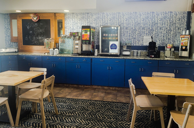 Food & Drinks 5, AmericInn by Wyndham Spencer, Clay