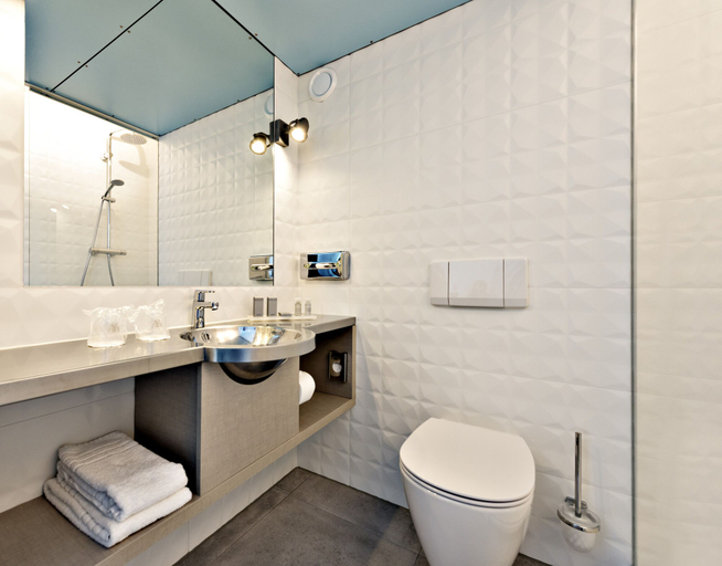 Bathroom 5, WestCord Art Hotel Amsterdam 3, Amsterdam